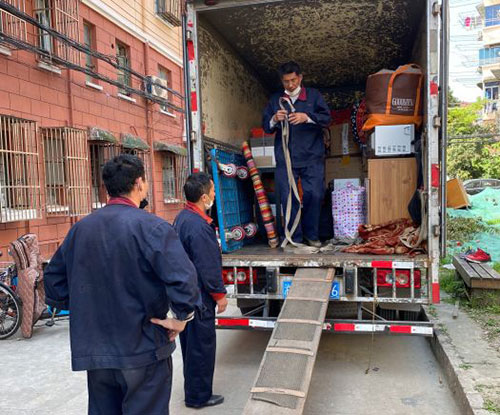 长宁高楼层居民搬场